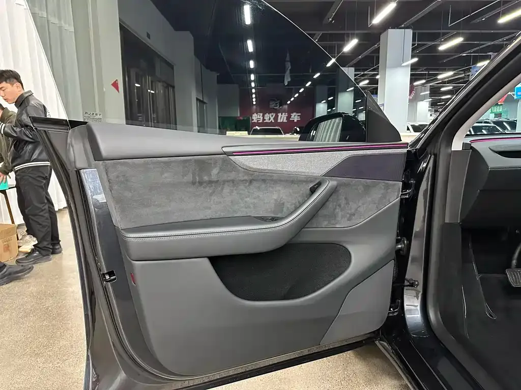 Tesla Model Y 2025 из CN, фото 4