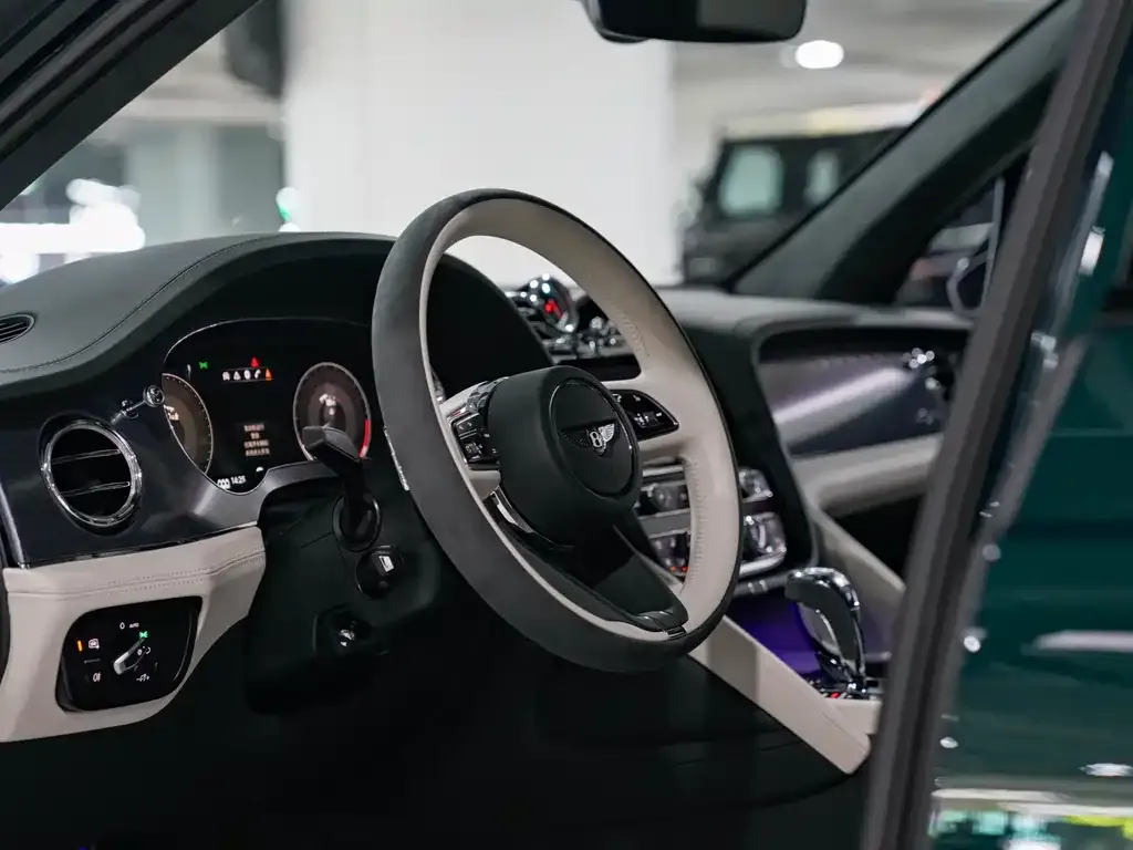 Bentley Bentayga 2024 из CN, фото 10