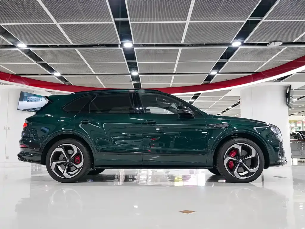 Bentley Bentayga 2024 из CN, фото 4