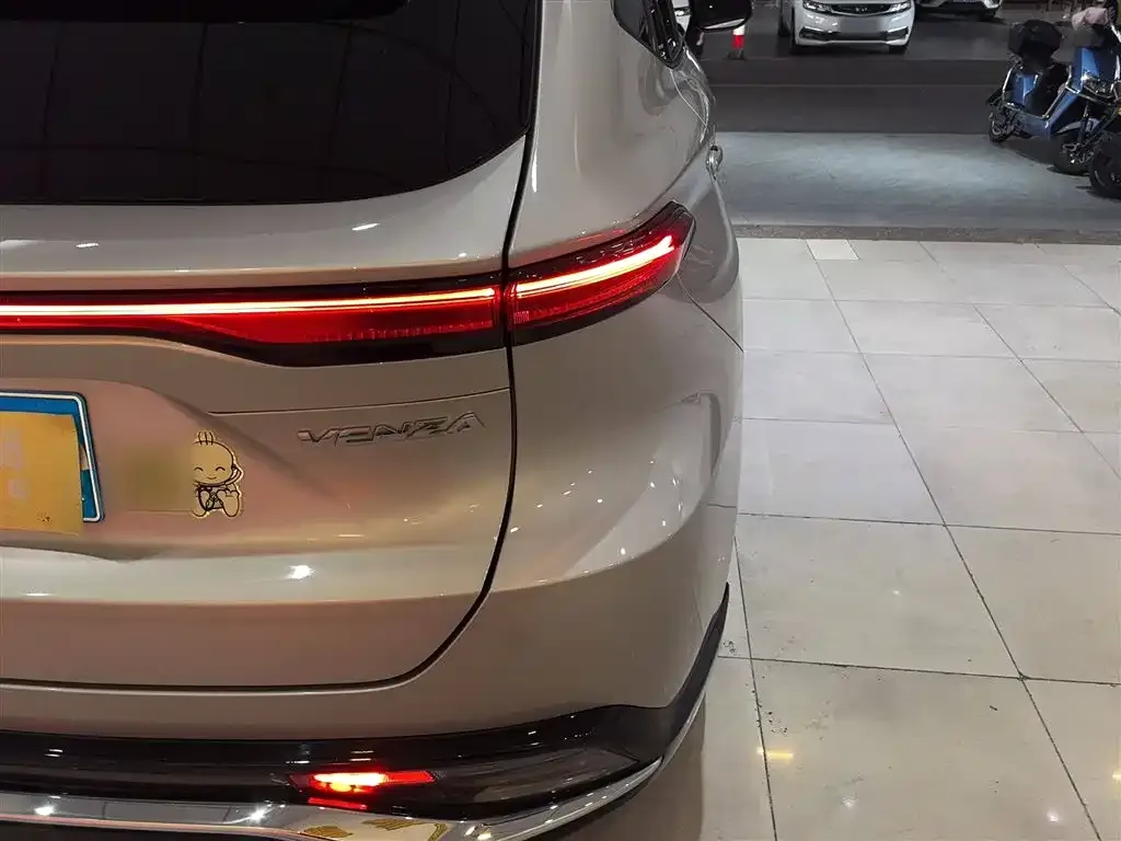 Toyota Venza 2024 из CN, фото 8