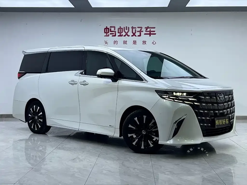 Toyota Alphard — фото 3