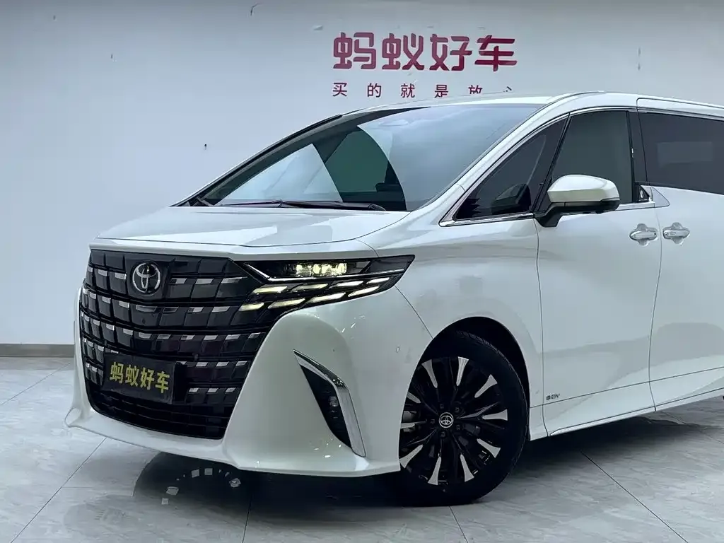 Toyota Alphard — фото 8
