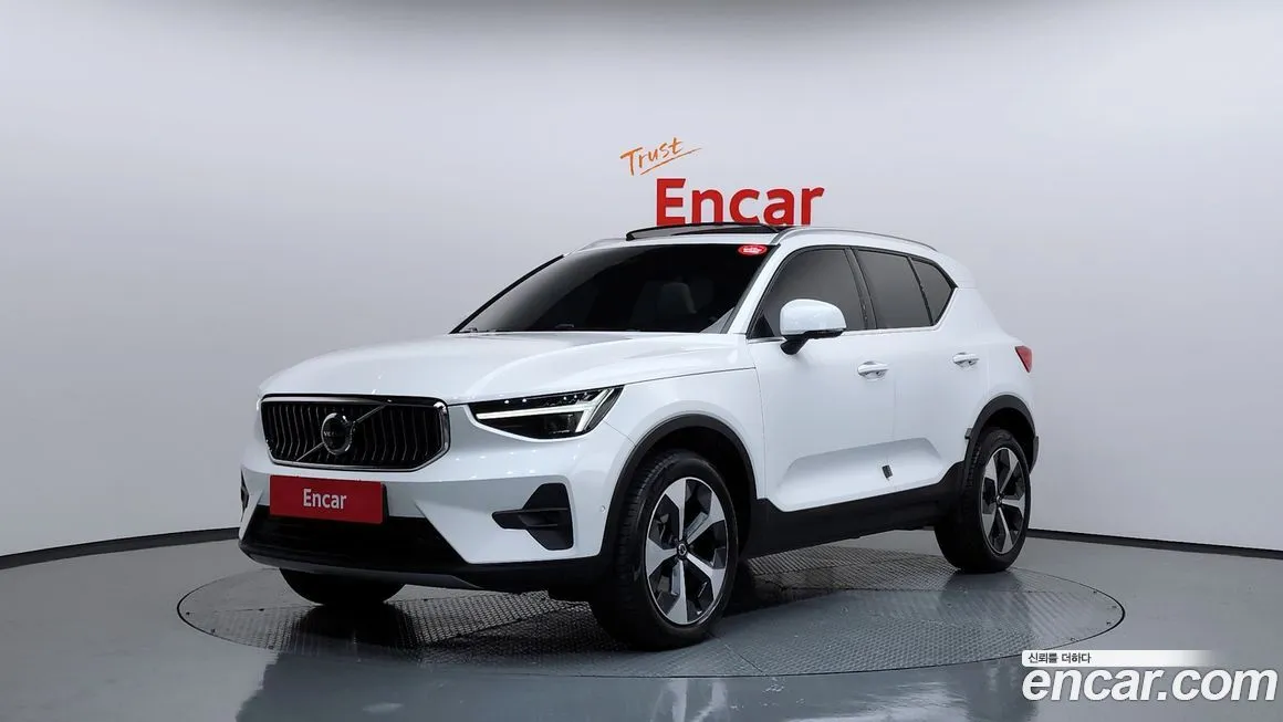 Volvo XC40 — фото 1