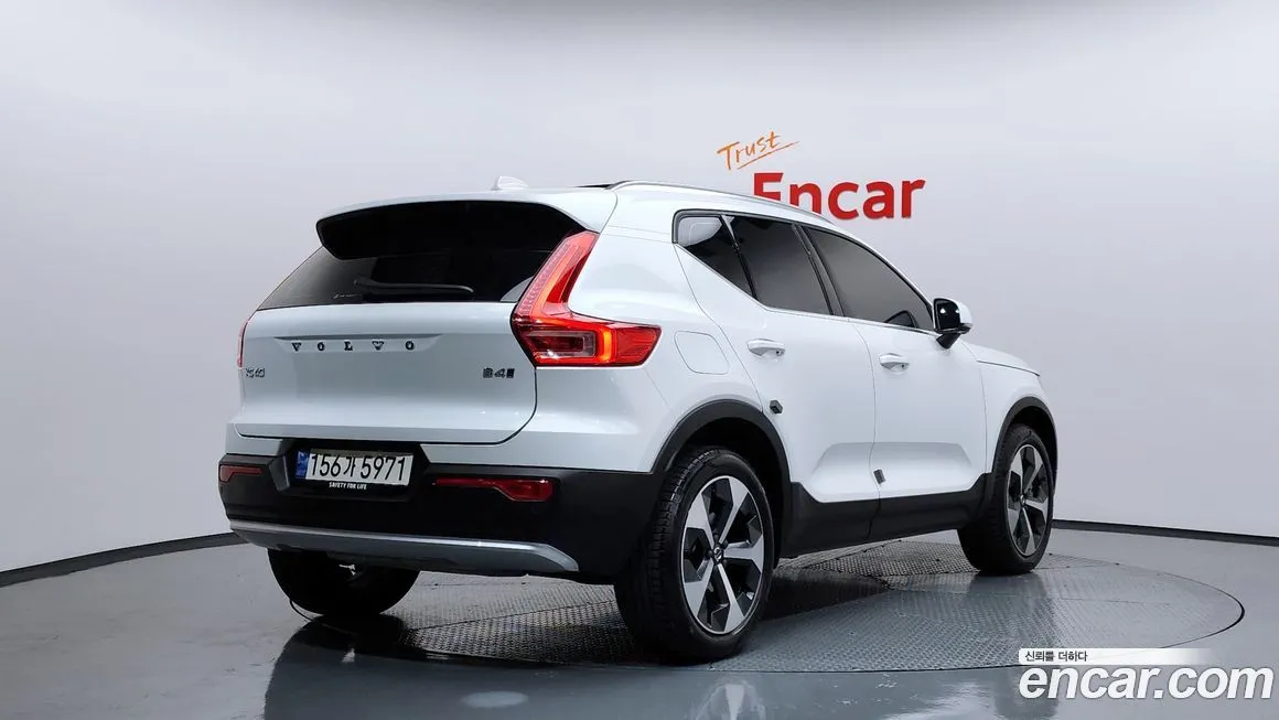Volvo XC40 — фото 2
