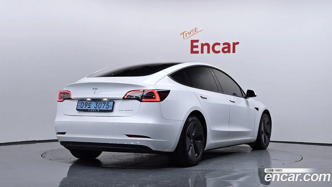 Tesla Model 3 — фото 2