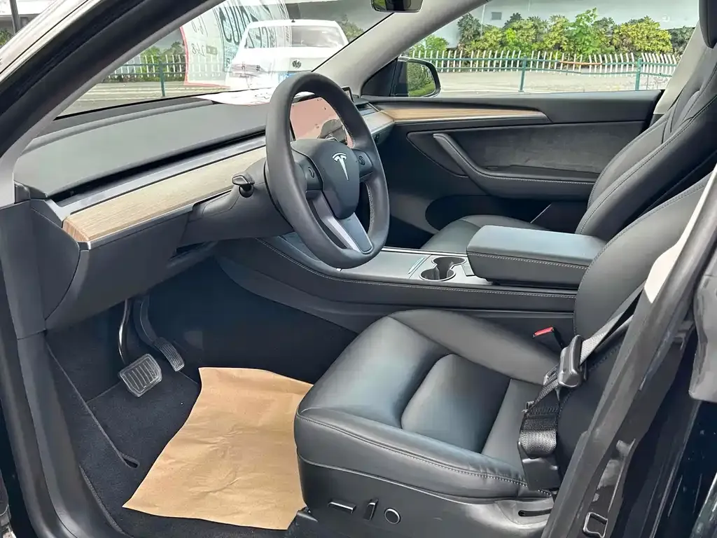 Tesla Model Y — фото 4