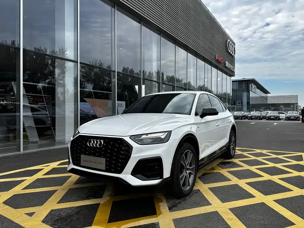 Audi Q5L Sportback — фото 1