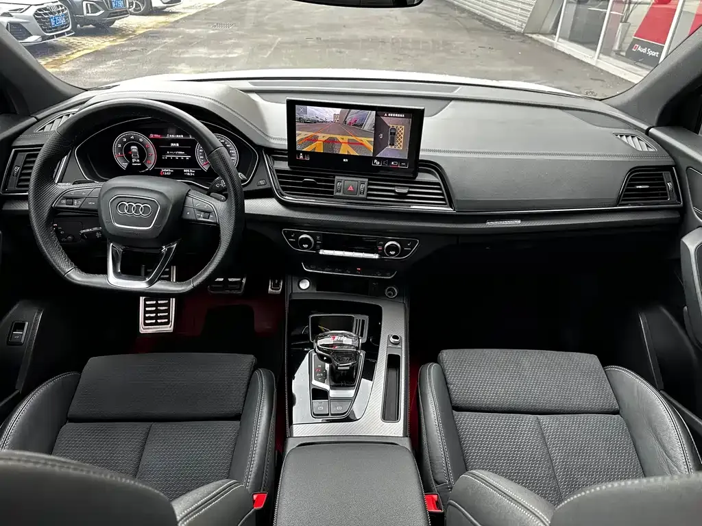 Audi Q5L Sportback — фото 10