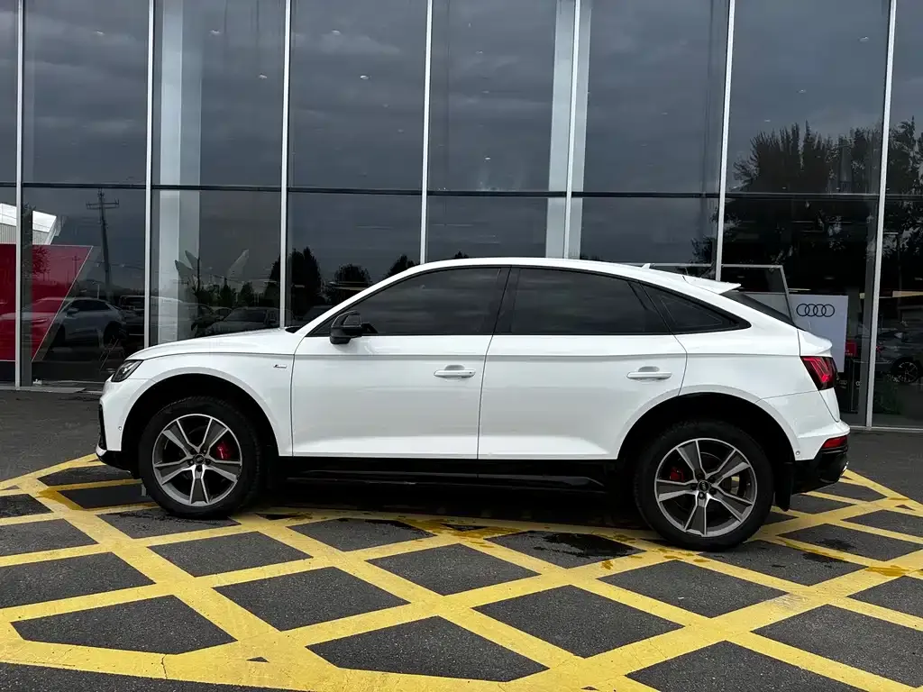 Audi Q5L Sportback — фото 4