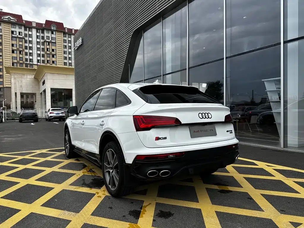 Audi Q5L Sportback — фото 5