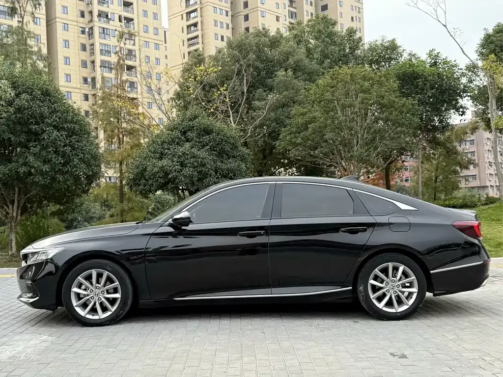 Honda Accord — фото 7