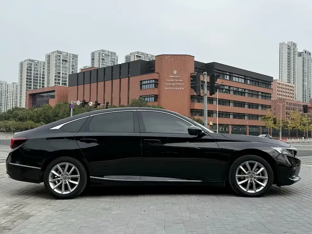 Honda Accord — фото 9