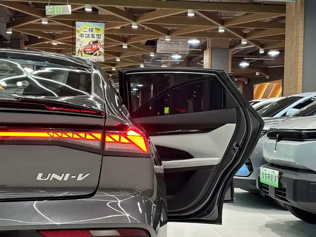 Changan UNI-V iDD 2024 из CN, фото 10