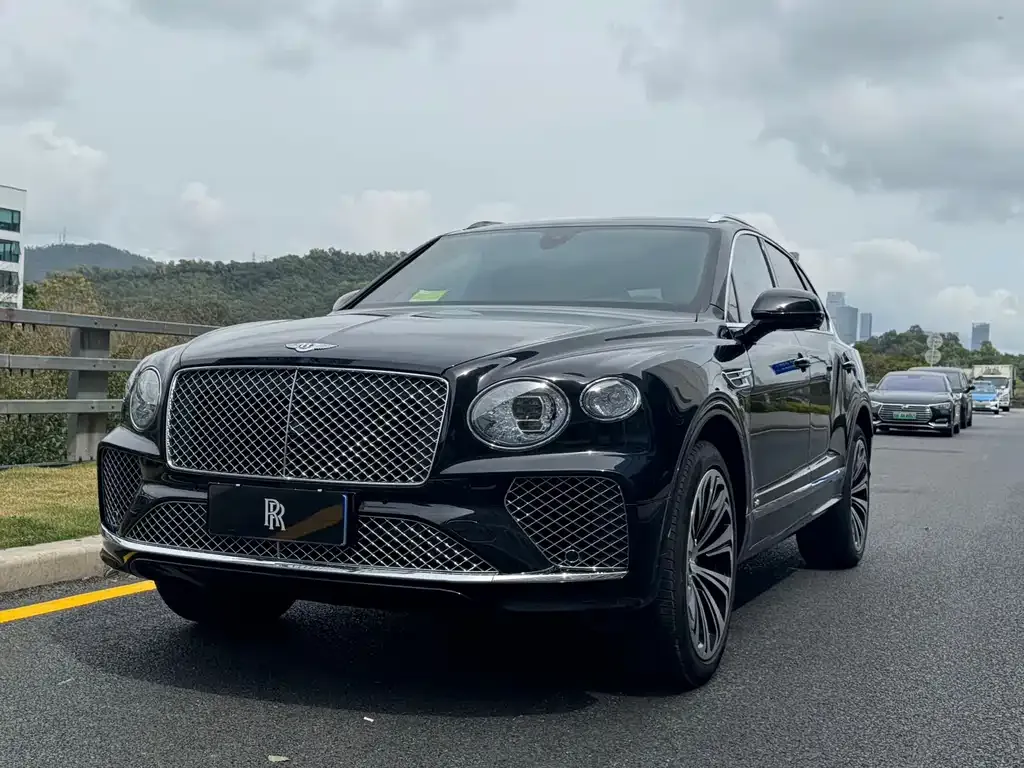 Bentley Bentayga — фото 1