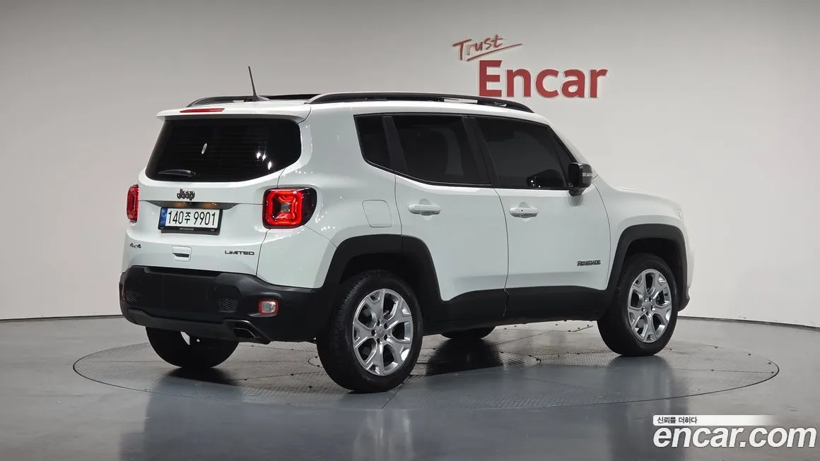 Jeep Renegade — фото 2
