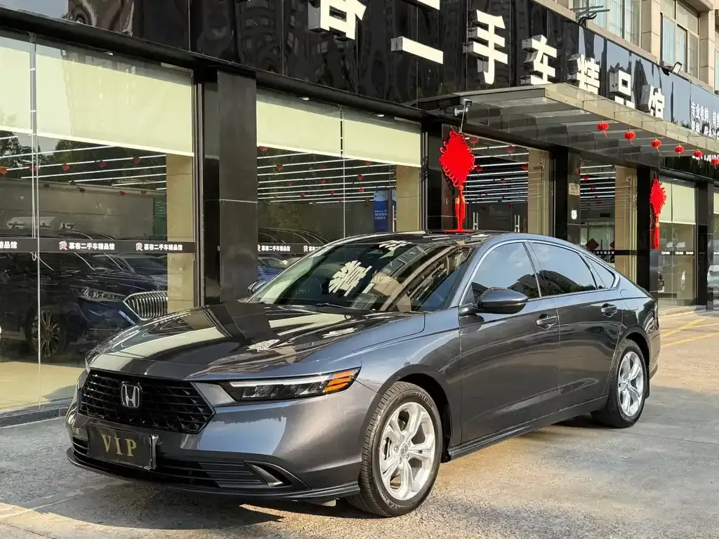 Honda Accord — фото 1
