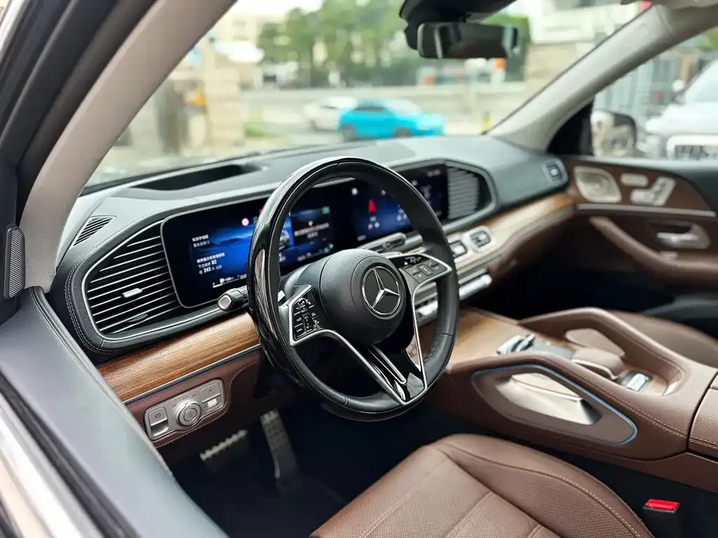 Mercedes-Benz GLS — фото 9