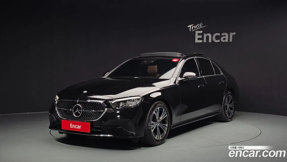 Mercedes-Benz E-Class — фото 1