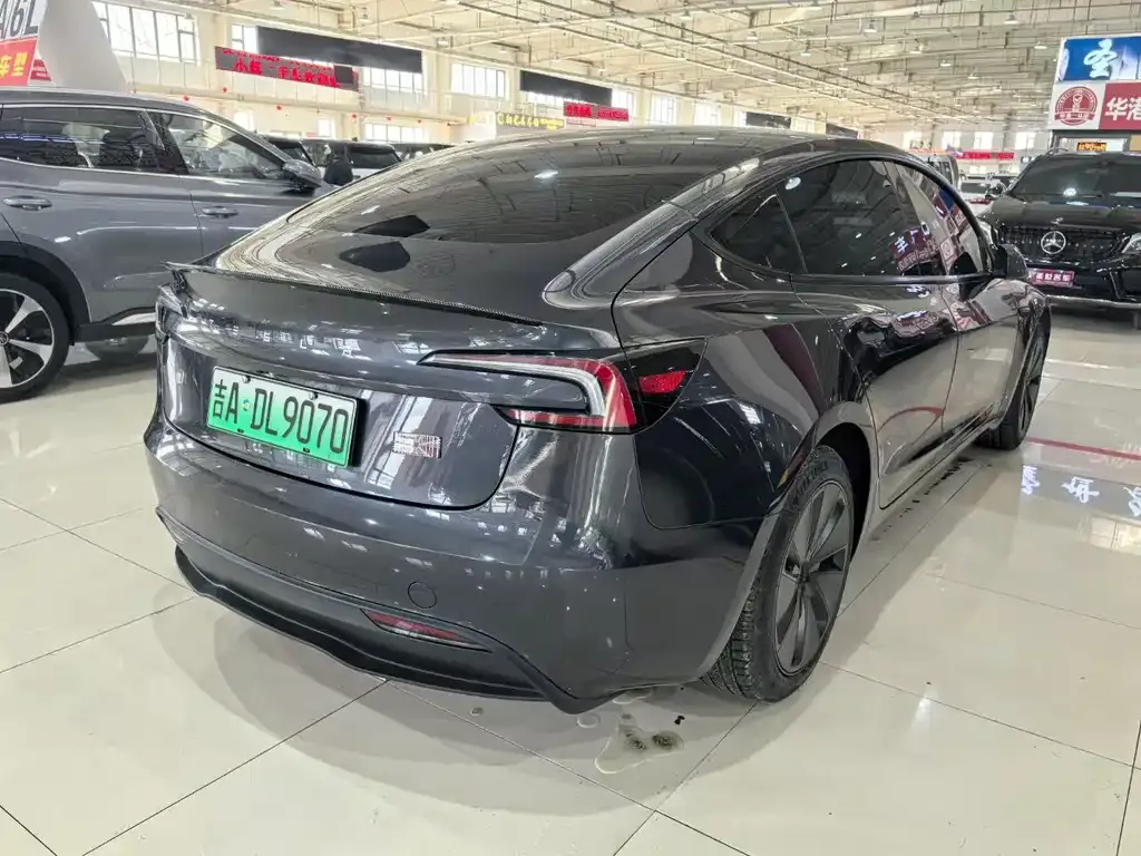 Tesla Model 3 — фото 7