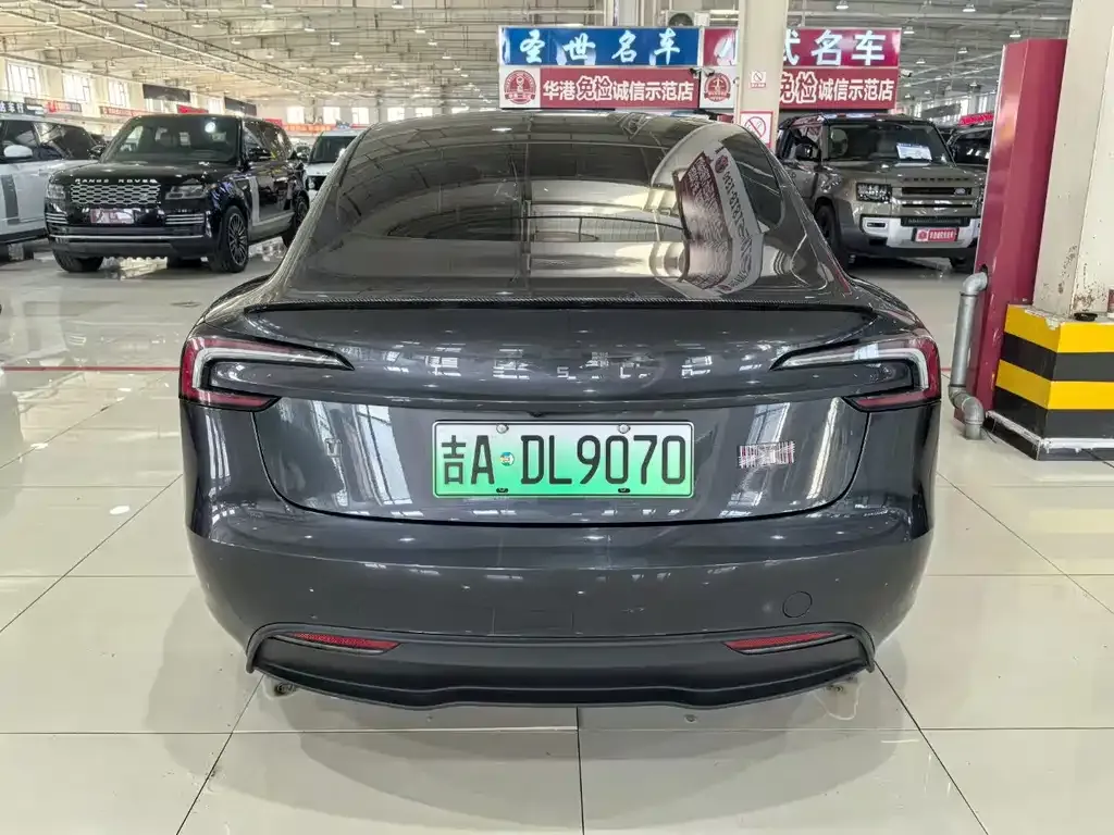 Tesla Model 3 — фото 8