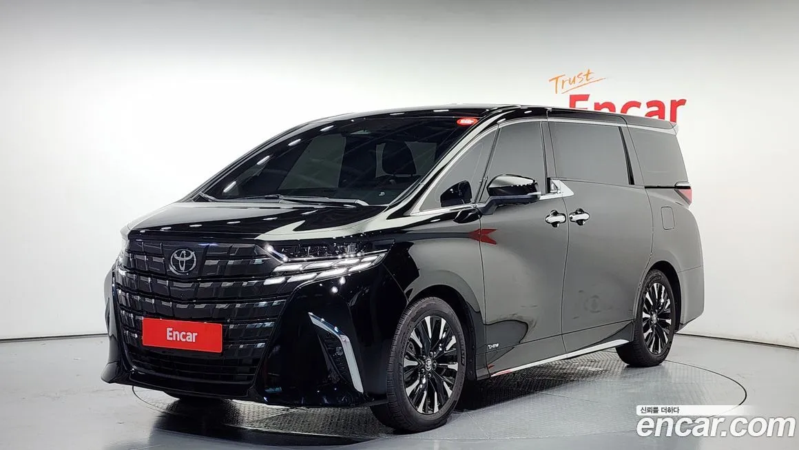 Toyota Alphard — фото 1