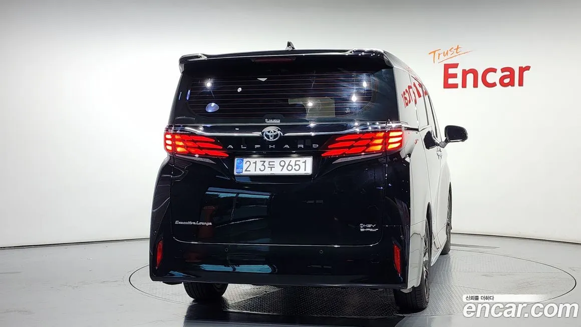 Toyota Alphard — фото 4