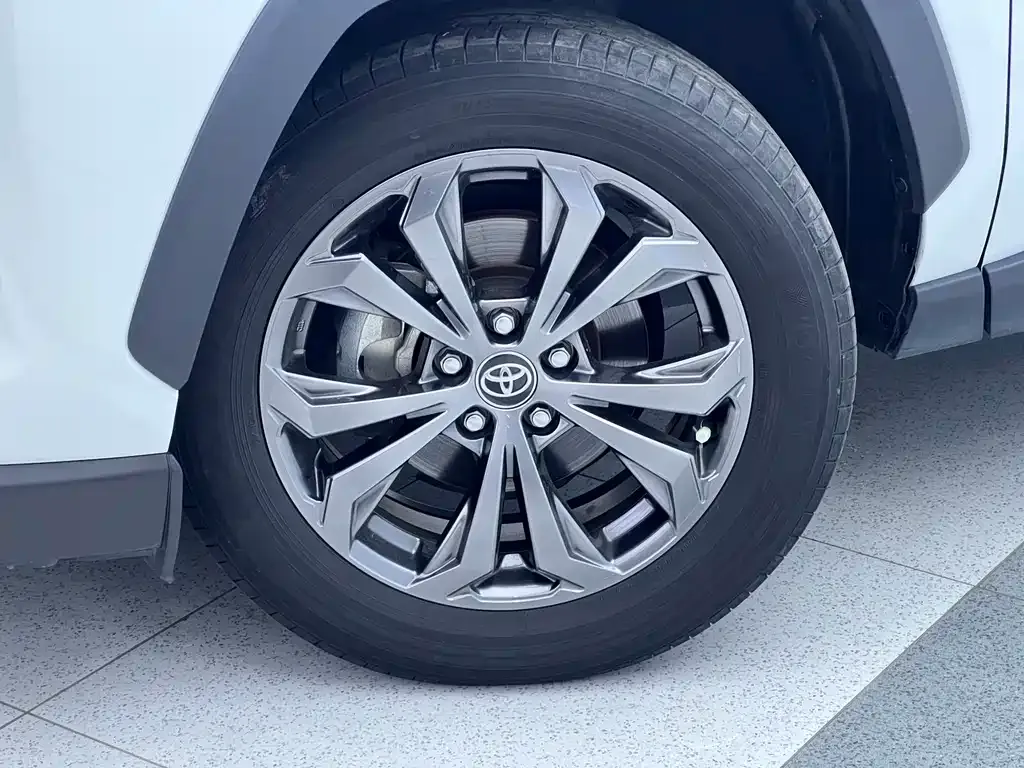 Toyota RAV4 2023 из CN, фото 10