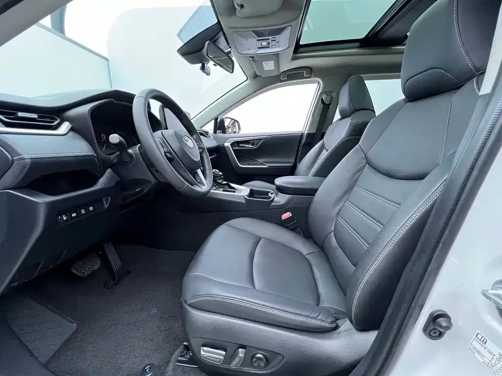 Toyota RAV4 2023 из CN, фото 8