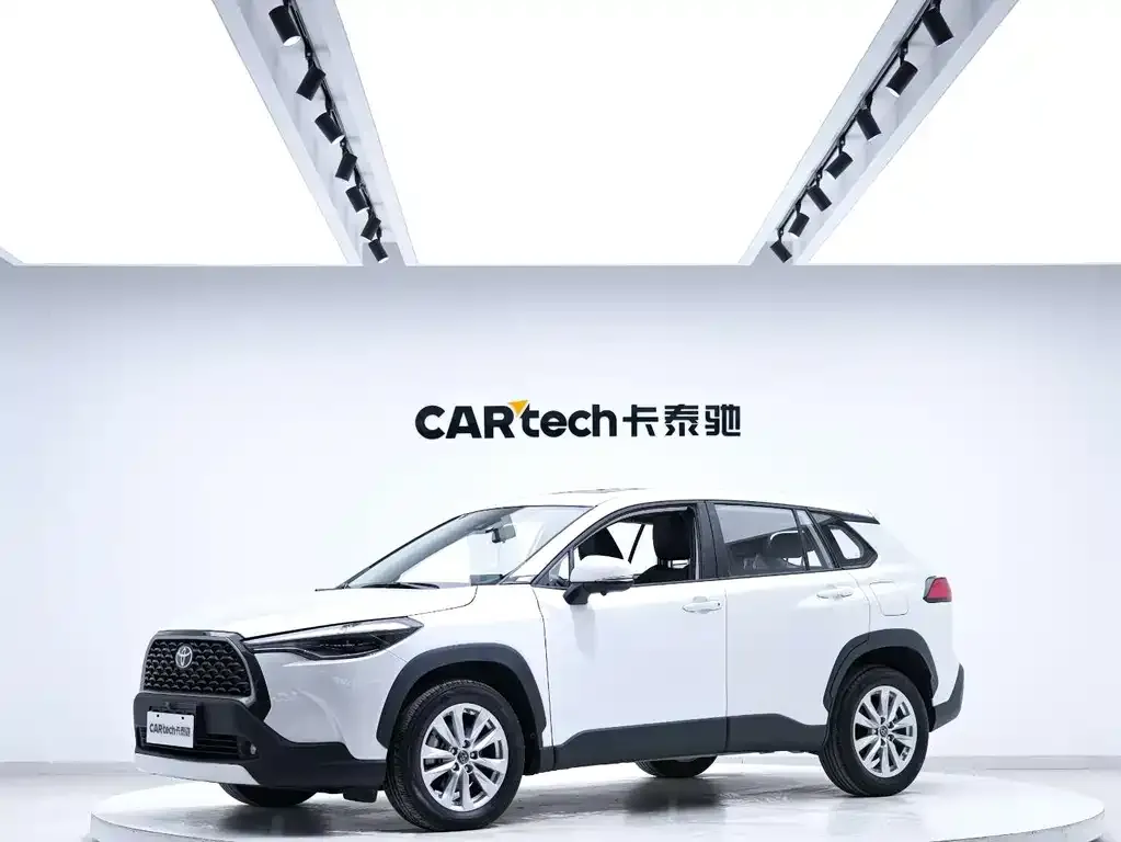 Toyota Corolla Cross — фото 1
