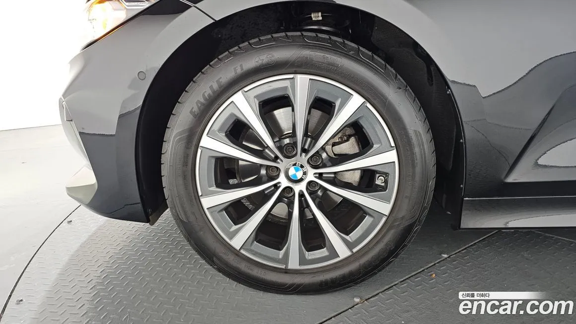 BMW 3-Series 2023 из KR, фото 5