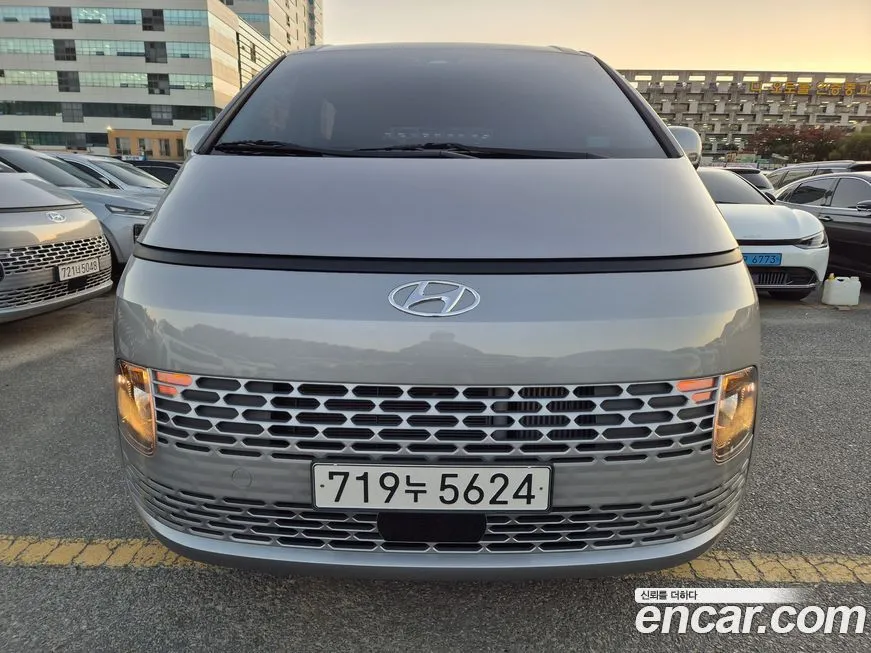 Hyundai Staria — фото 1