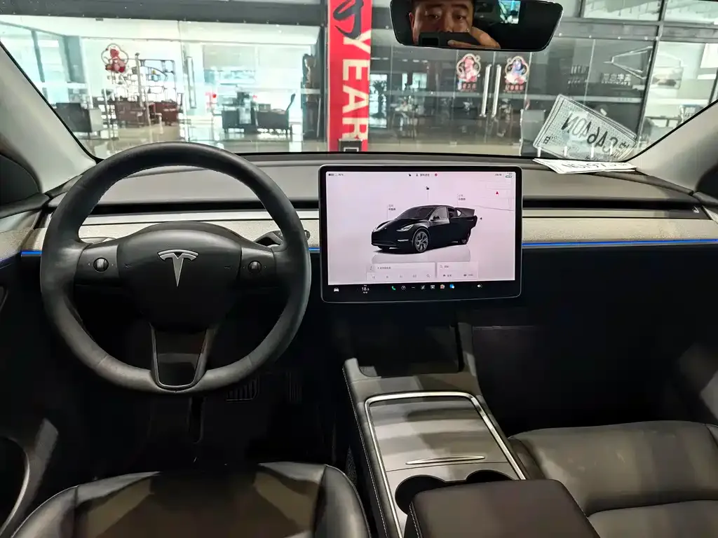 Tesla Model Y — фото 6