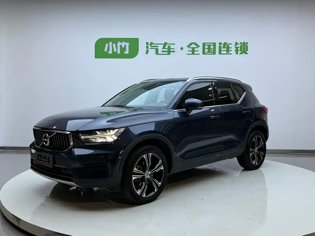 Volvo XC40 — фото 1