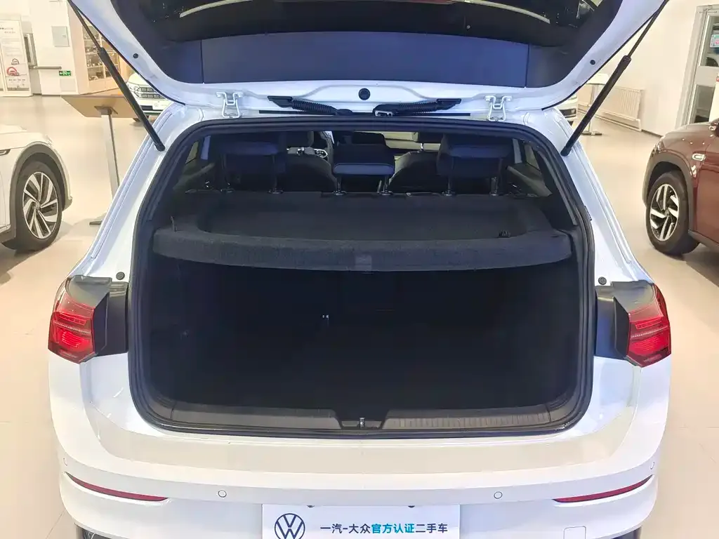 Volkswagen Golf 2023 из CN, фото 10