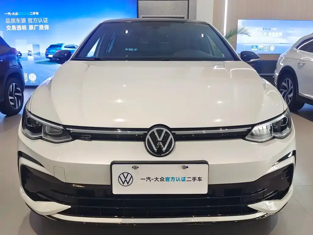 Volkswagen Golf 2023 из CN, фото 2