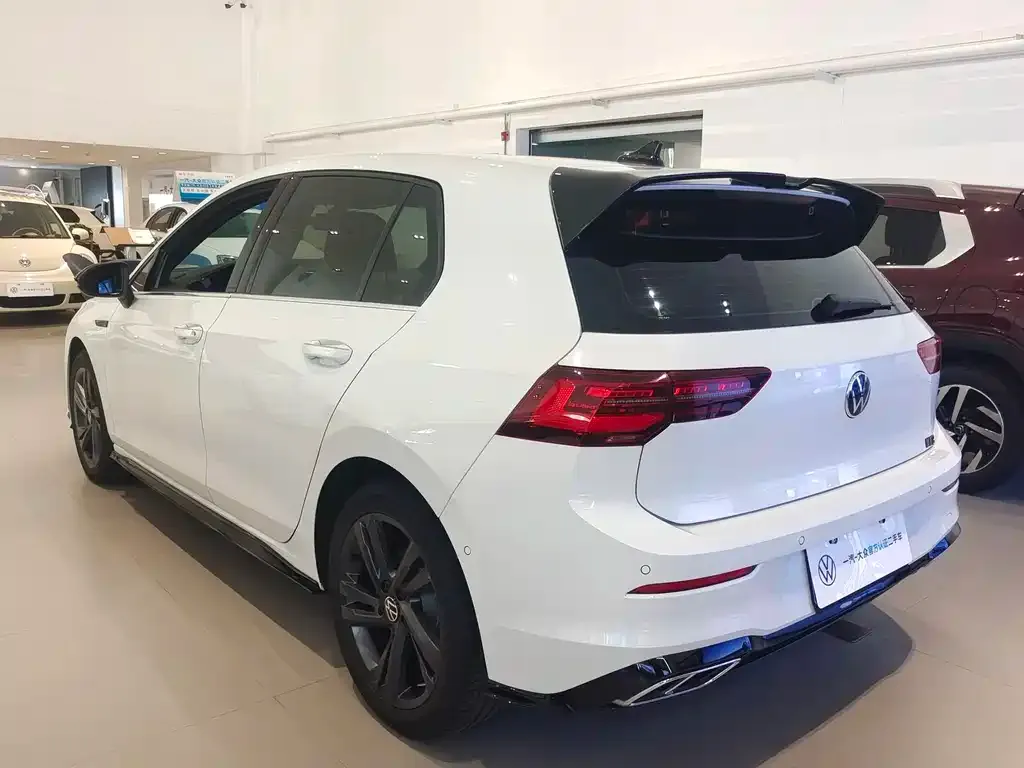 Volkswagen Golf 2023 из CN, фото 3