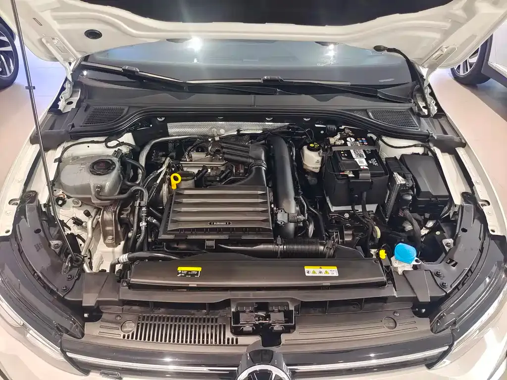 Volkswagen Golf 2023 из CN, фото 6