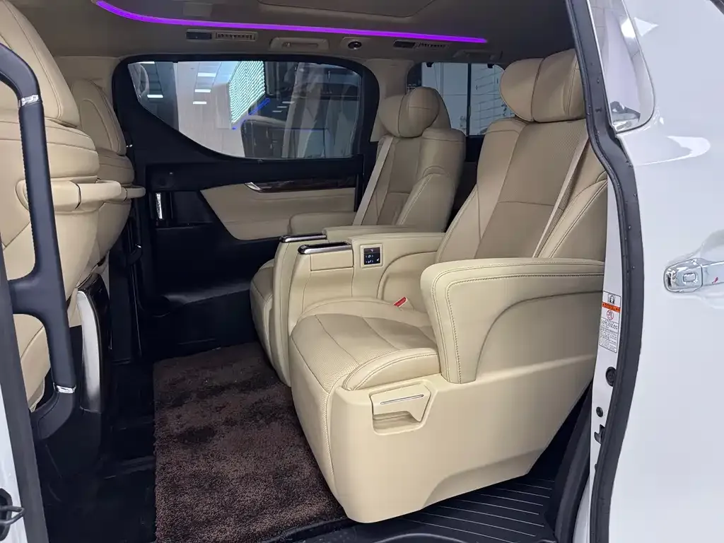 Toyota Alphard 2021 из CN, фото 8