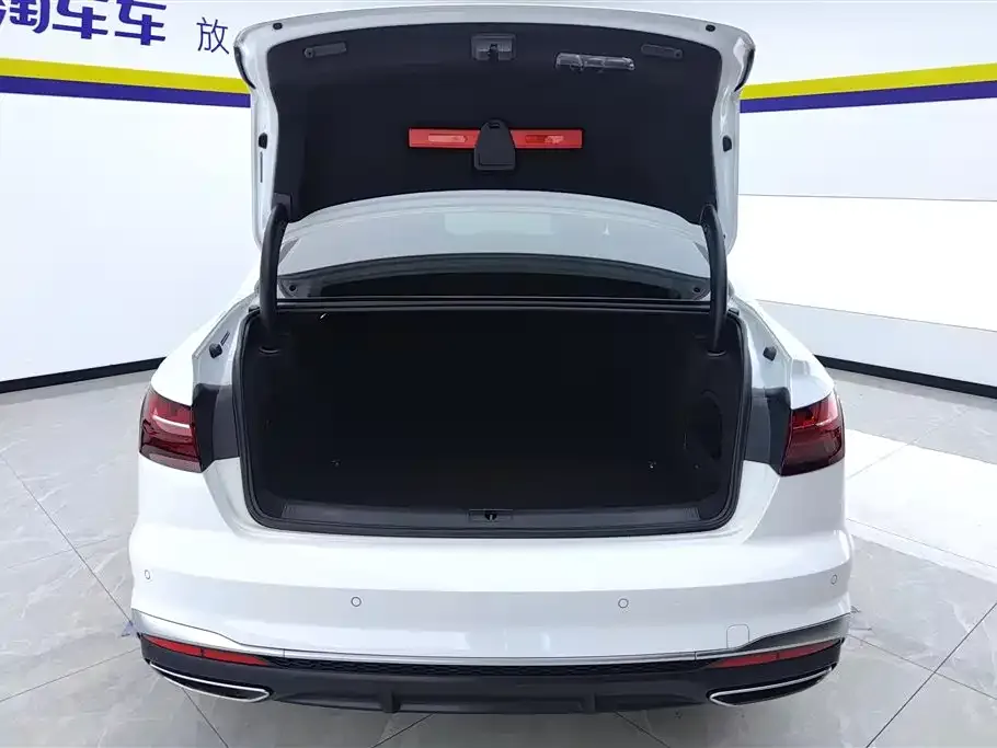Audi A4L 2024 из CN, фото 4