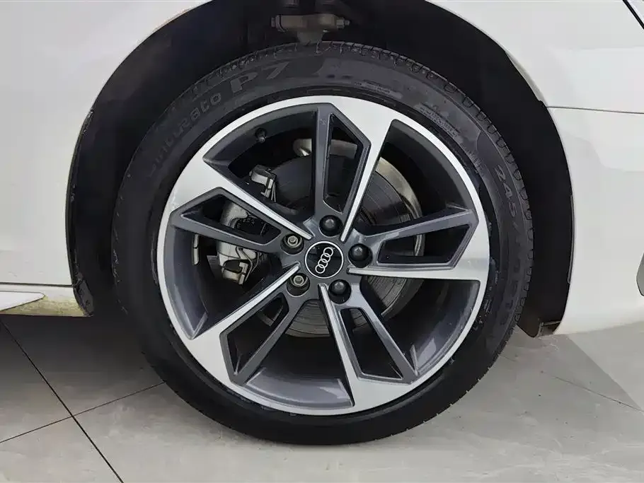 Audi A4L 2024 из CN, фото 6