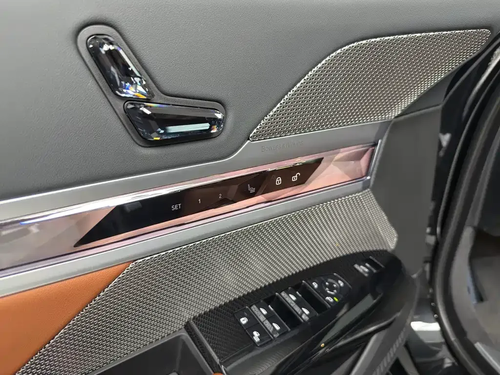 BMW 7 Series — фото 10