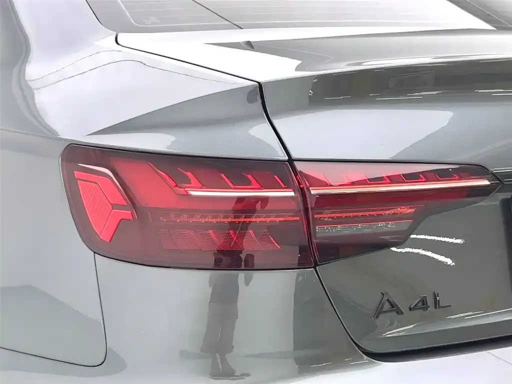 Audi A4L 2023 из CN, фото 7