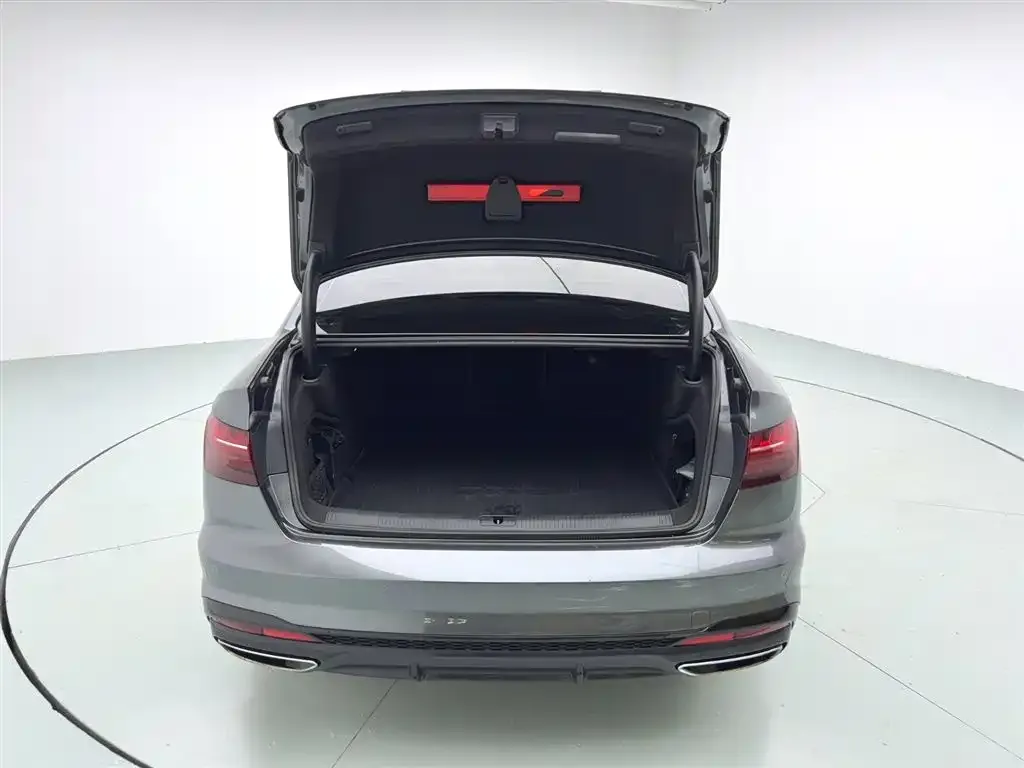 Audi A4L 2023 из CN, фото 8