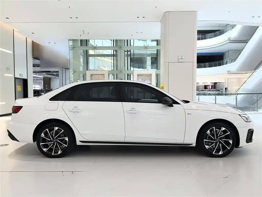 Audi A4L — фото 10