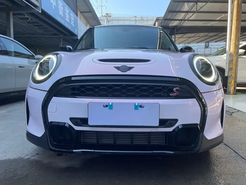 MINI Cooper (3-door) 2023 из CN, фото 2
