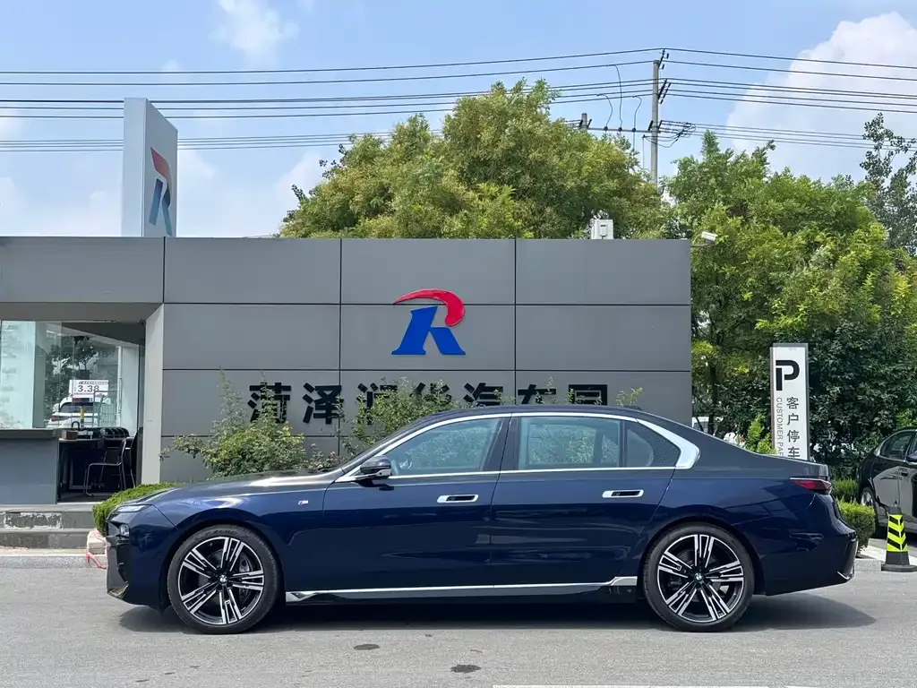 BMW 7 Series 2023 из CN, фото 3