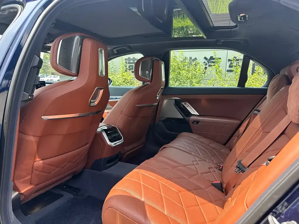 BMW 7 Series 2023 из CN, фото 9