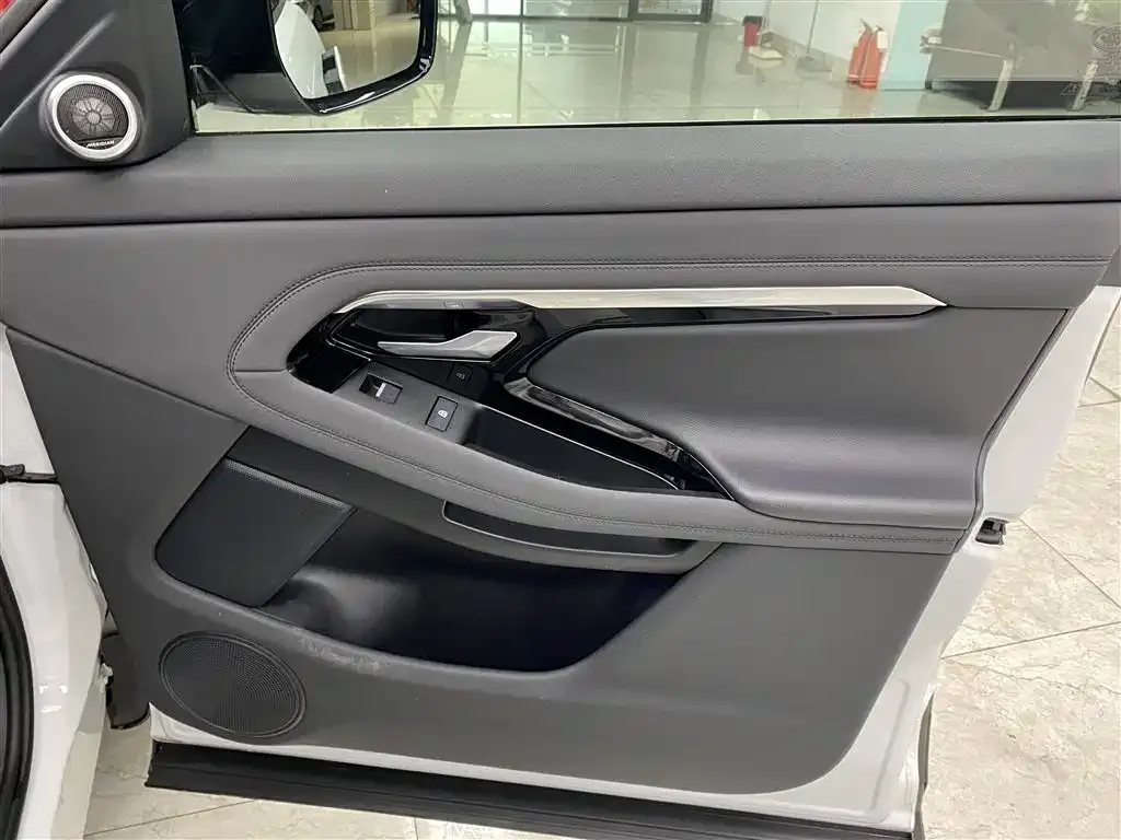 Land Rover Evoque — фото 9