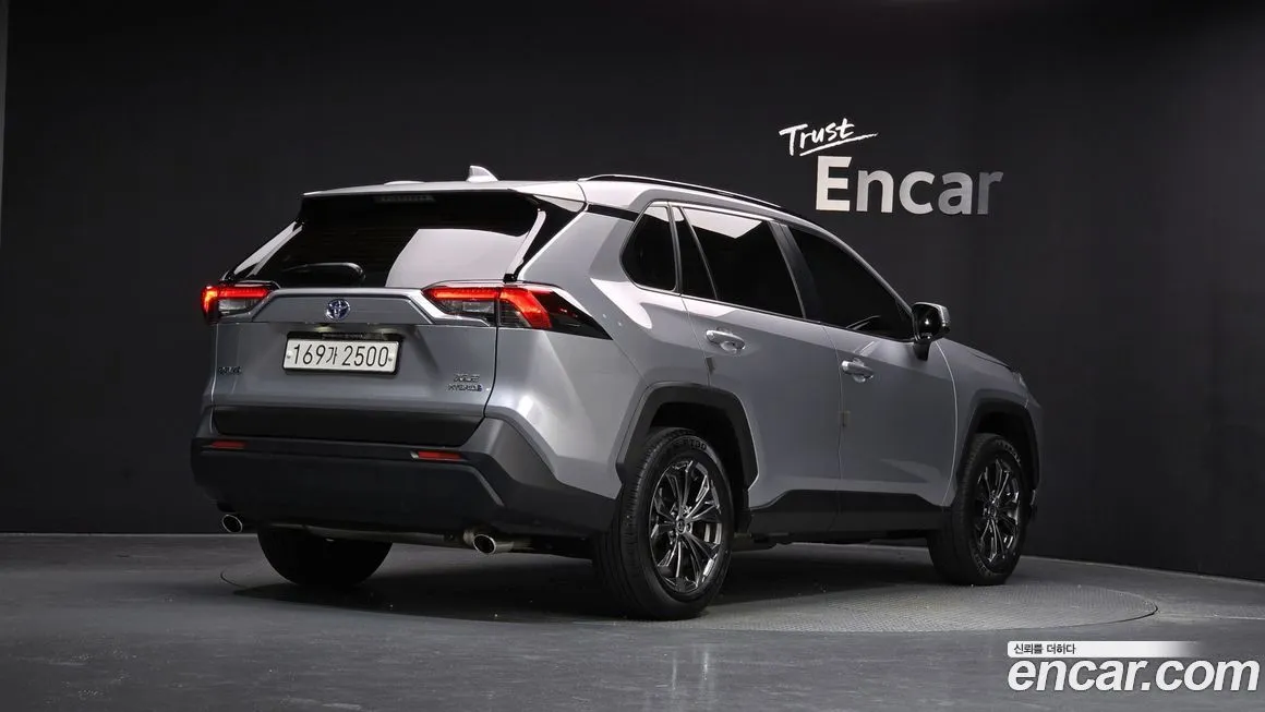 Toyota RAV4 2023 из KR, фото 2