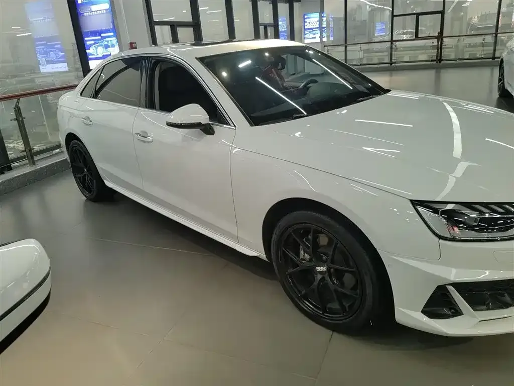 Audi A4L 2021 из CN, фото 4